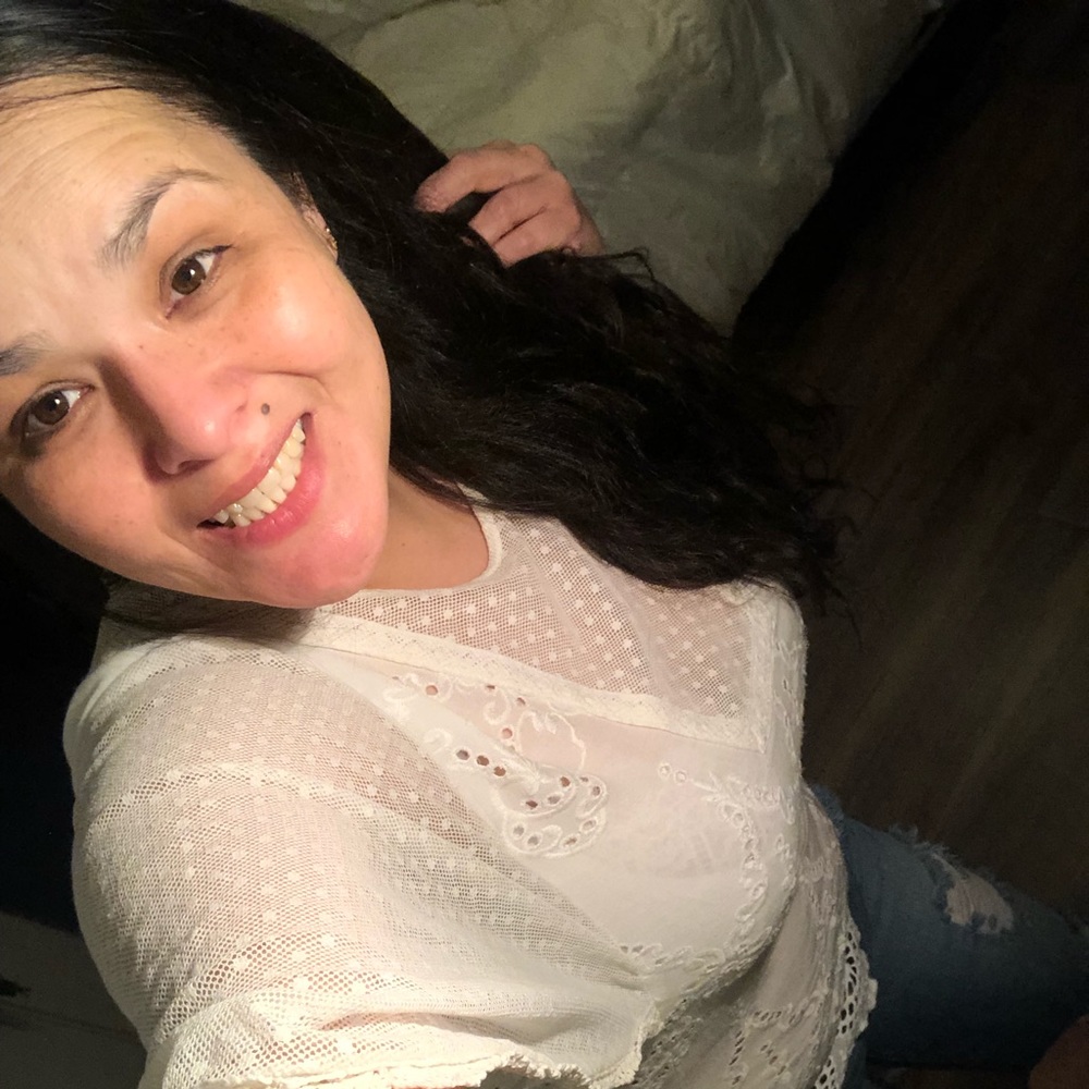 Meet your Posher, Veronica I am from Texas were we all walk around saying Y’all.